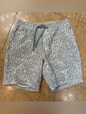 Lululemon Bowline Short 8" in the Super Structure- Men’s medium